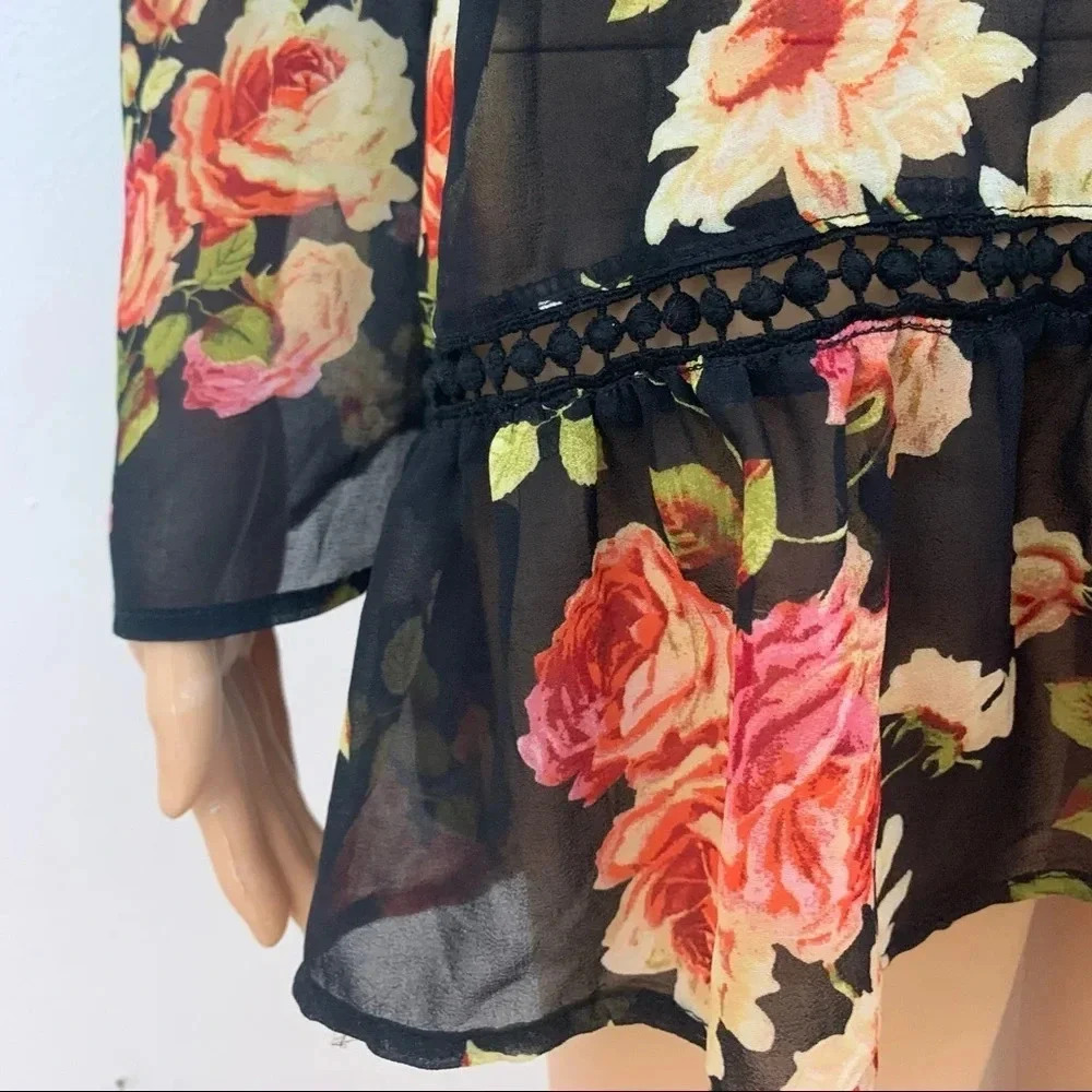 Paper Crane blouse with floral novelty print. - Picture 4 of 7